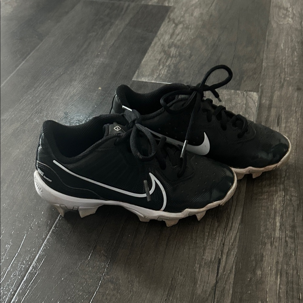 Nike Kids Black and White Baseball Cleats
